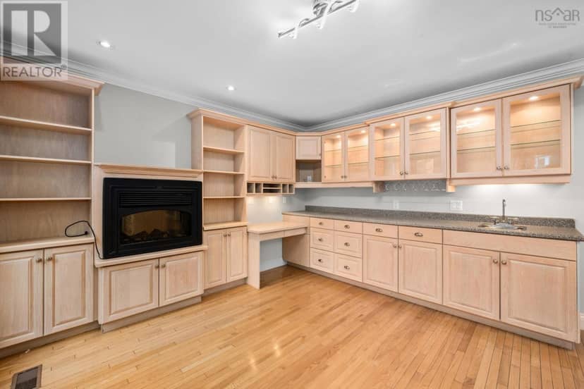 916 Young Avenue — photo 13 of 40