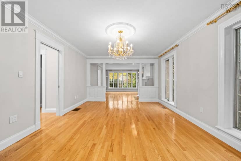 916 Young Avenue — photo 15 of 40