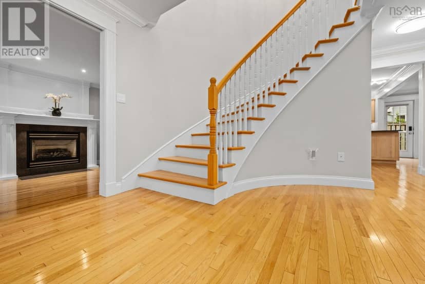 916 Young Avenue — photo 18 of 40