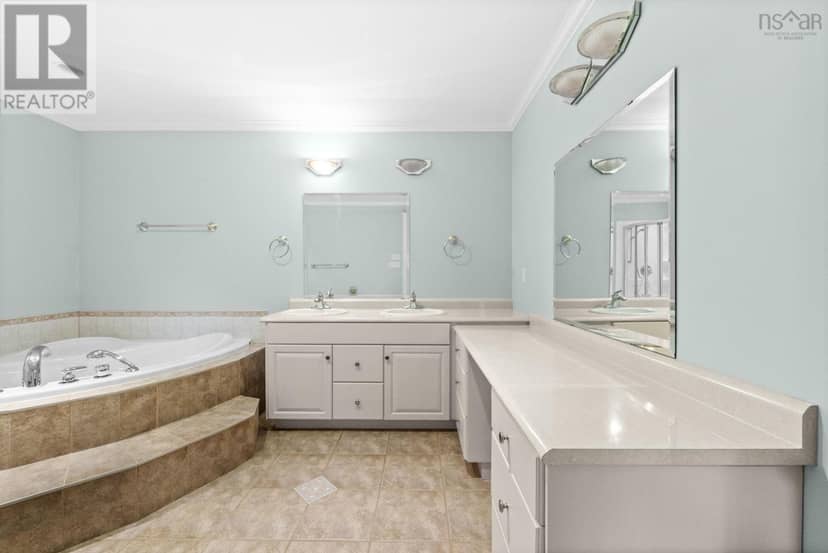 916 Young Avenue — photo 24 of 40