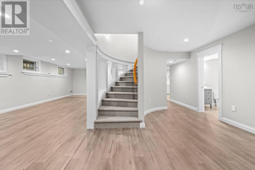 916 Young Avenue — photo 33 of 40