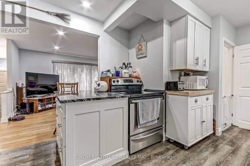 316 Willowgrove Crescent — photo 11 of 20