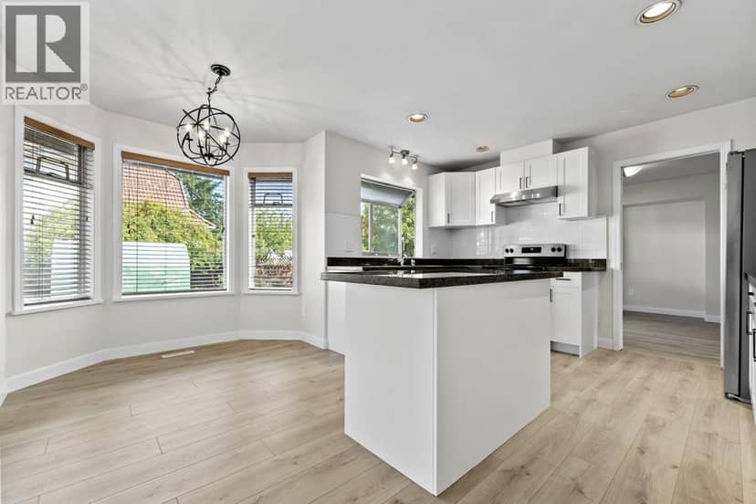 1830 Walnut Crescent, Coquitlam, photo 2