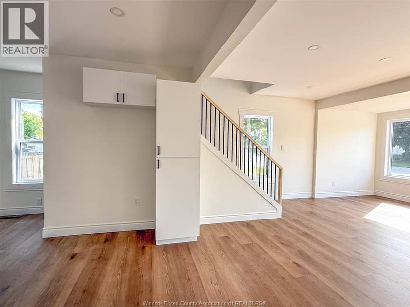 212 ERIE STREET North — photo 11 of 40