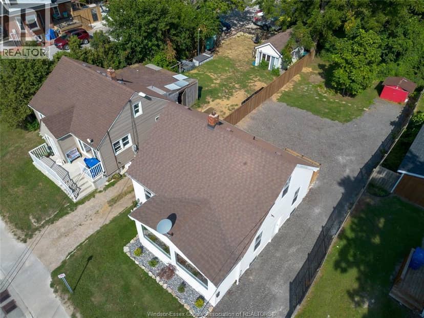212 ERIE STREET North — photo 3 of 40