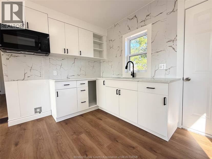 212 ERIE STREET North — photo 4 of 40