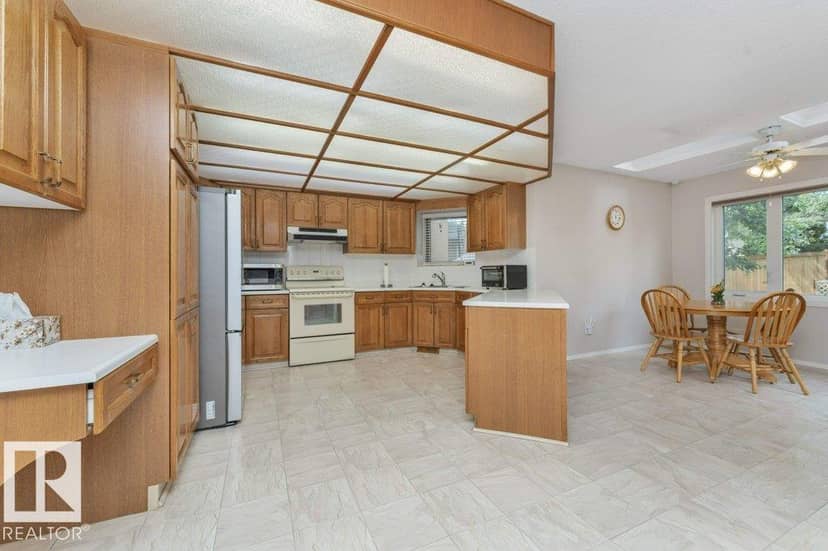 4908 43 AV NW — photo 11 of 40