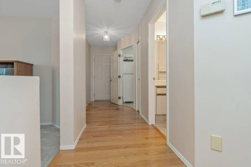 4908 43 AV NW — photo 18 of 40