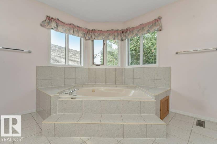 4908 43 AV NW — photo 29 of 40