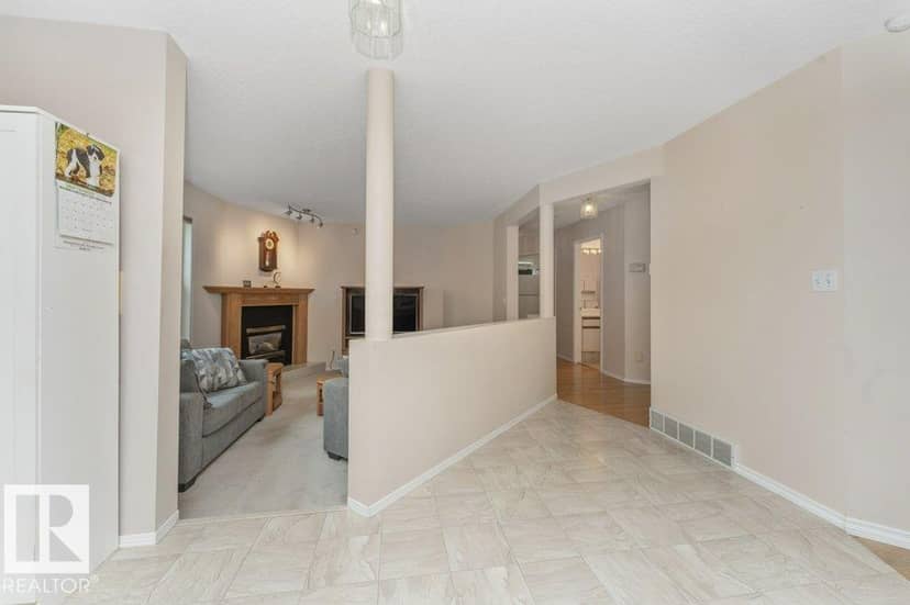 4908 43 AV NW — photo 14 of 40