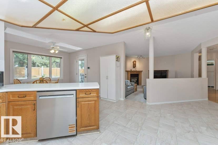 4908 43 AV NW — photo 12 of 40