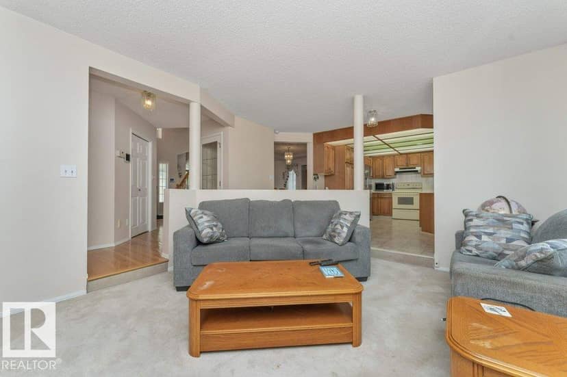 4908 43 AV NW — photo 17 of 40