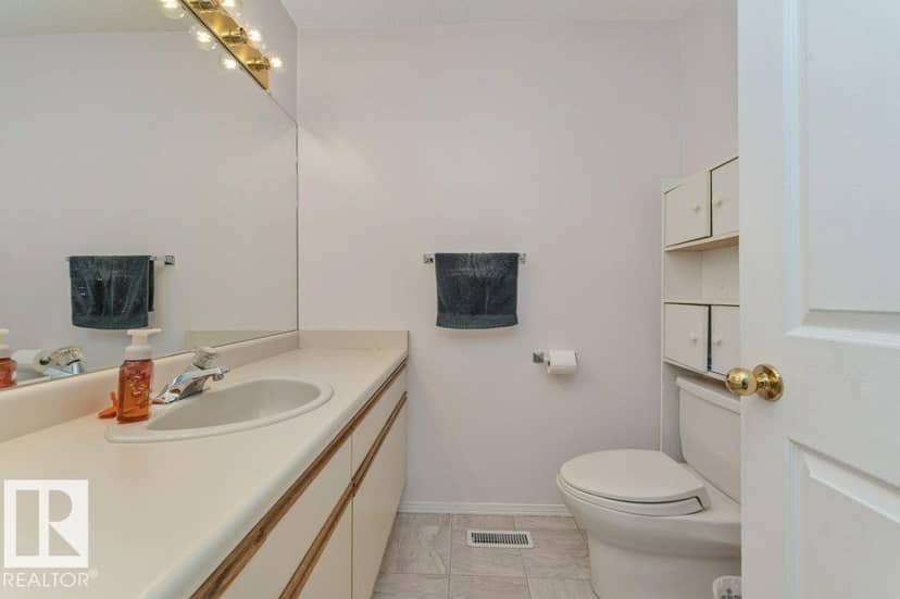 4908 43 AV NW — photo 19 of 40