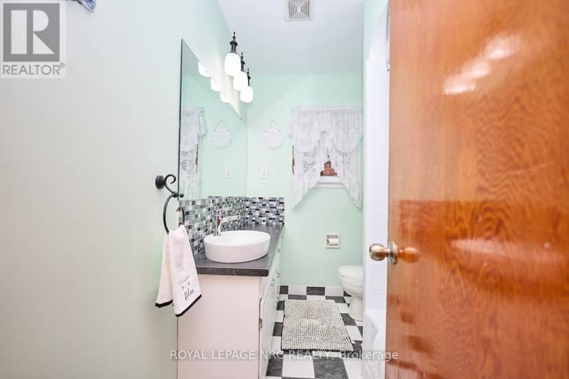 1 Thorndale Avenue — photo 16 of 40