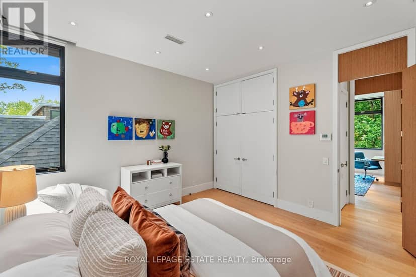 11 Pine Crescent — photo 36 of 40