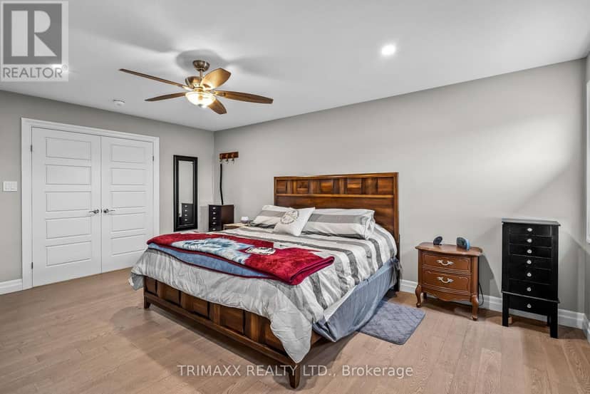 31 Thames Springs Crescent — photo 15 of 35