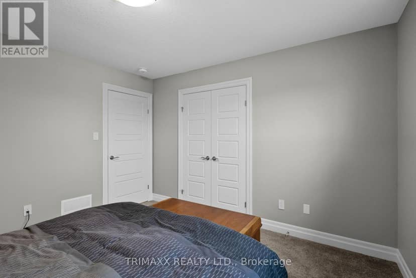 31 Thames Springs Crescent — photo 26 of 35