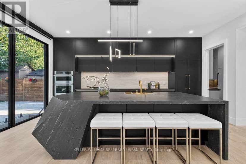 11 Knowles Crescent — photo 13 of 39