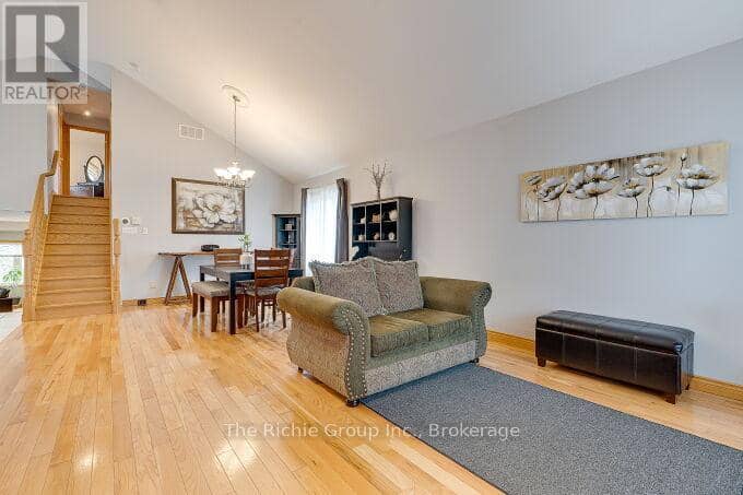 624 Cedar Street W — photo 6 of 40