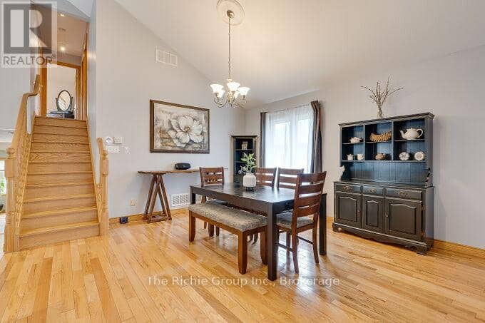 624 Cedar Street W — photo 7 of 40