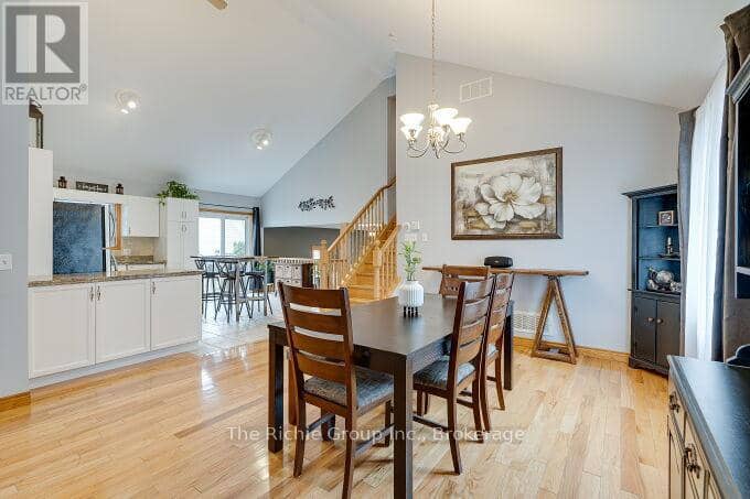 624 Cedar Street W — photo 8 of 40