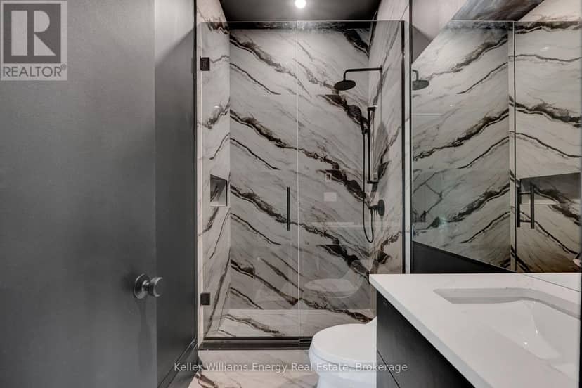 16 Metcalf Street — photo 11 of 12
