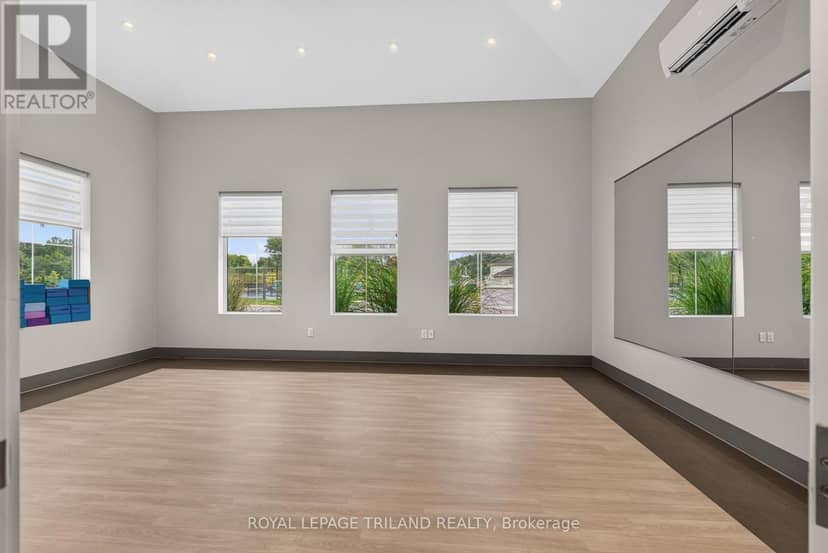 102 - 100 The Promenade — photo 14 of 35