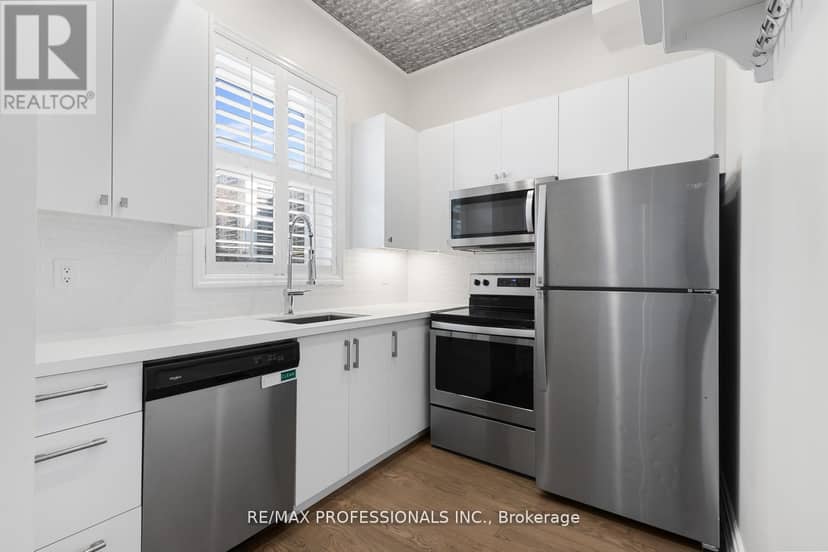 C - 253 Wellesley Street E — photo 11 of 40