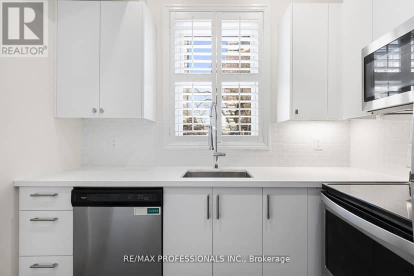 C - 253 Wellesley Street E — photo 12 of 40