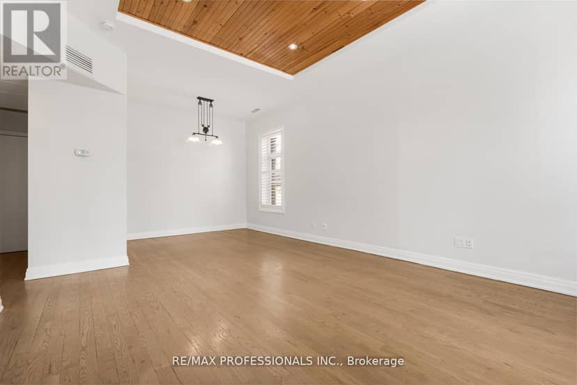 C - 253 Wellesley Street E — photo 15 of 40