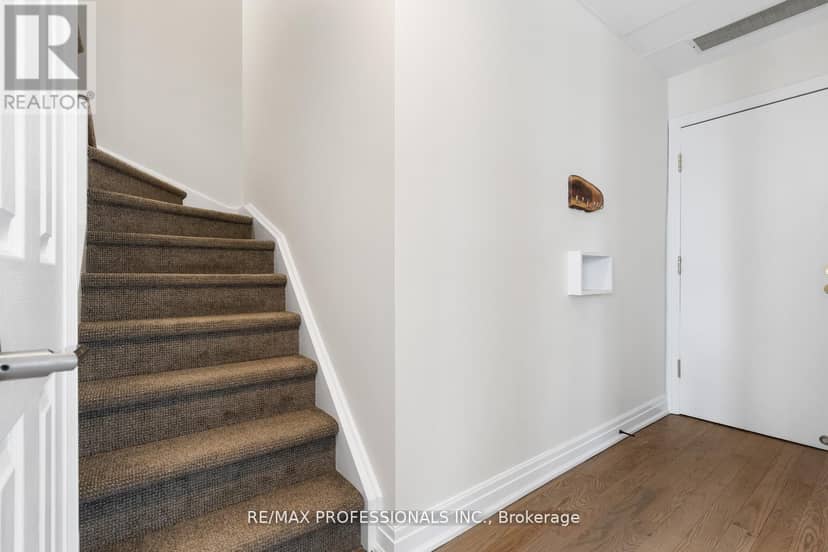 C - 253 Wellesley Street E — photo 19 of 40