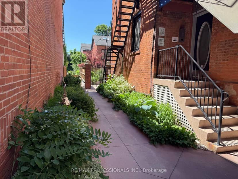 C - 253 Wellesley Street E, Toronto, photo 3