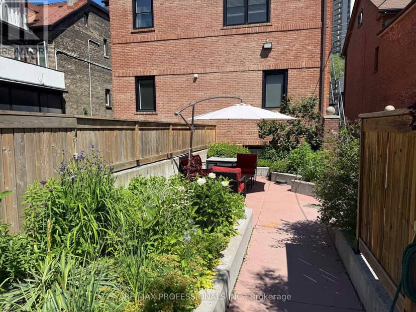 C - 253 Wellesley Street E — photo 32 of 40