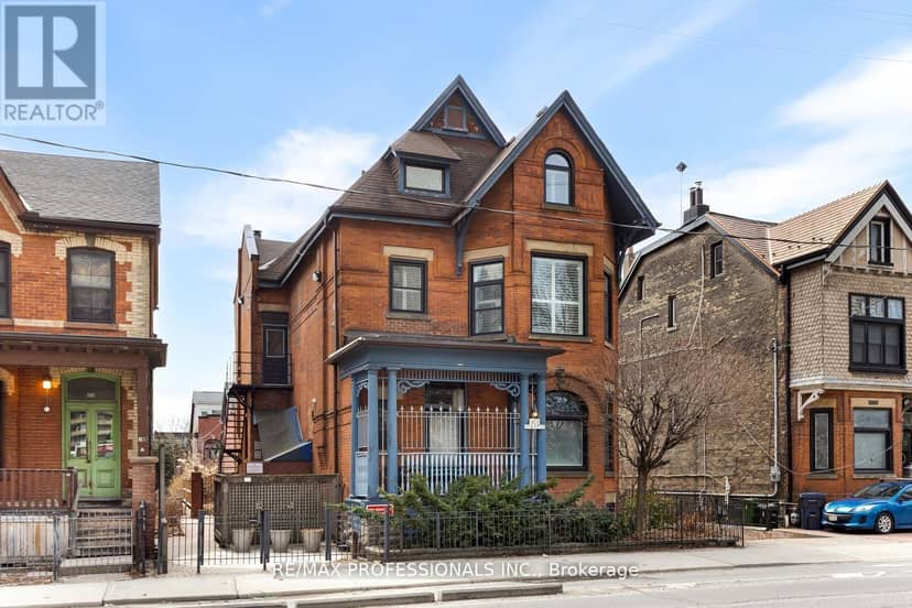 C - 253 Wellesley Street E — photo 34 of 40