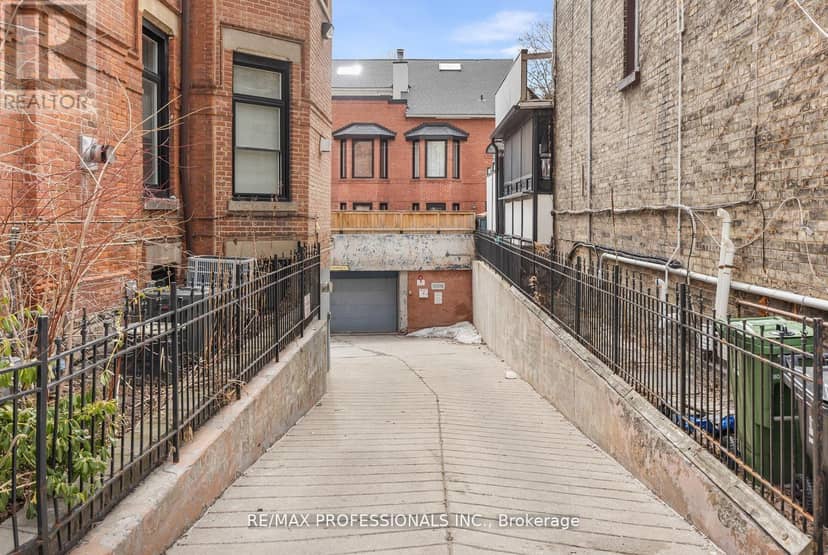 C - 253 Wellesley Street E — photo 35 of 40