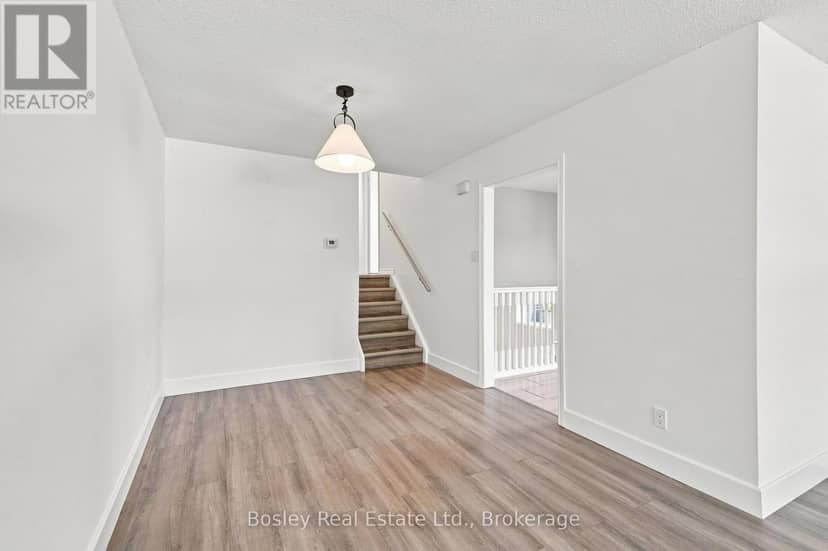 4 Griffin Road — photo 11 of 39