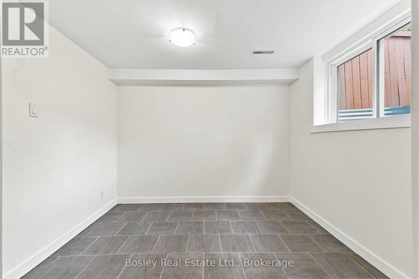 4 Griffin Road — photo 29 of 39