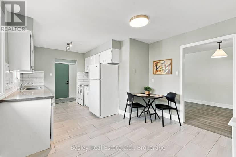 4 Griffin Road — photo 7 of 39