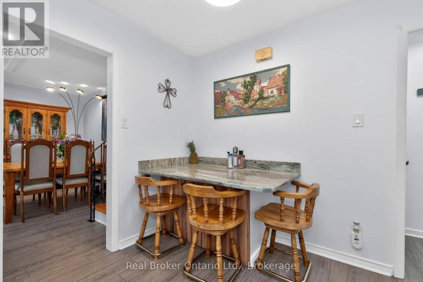 647 Manly Street — photo 10 of 34