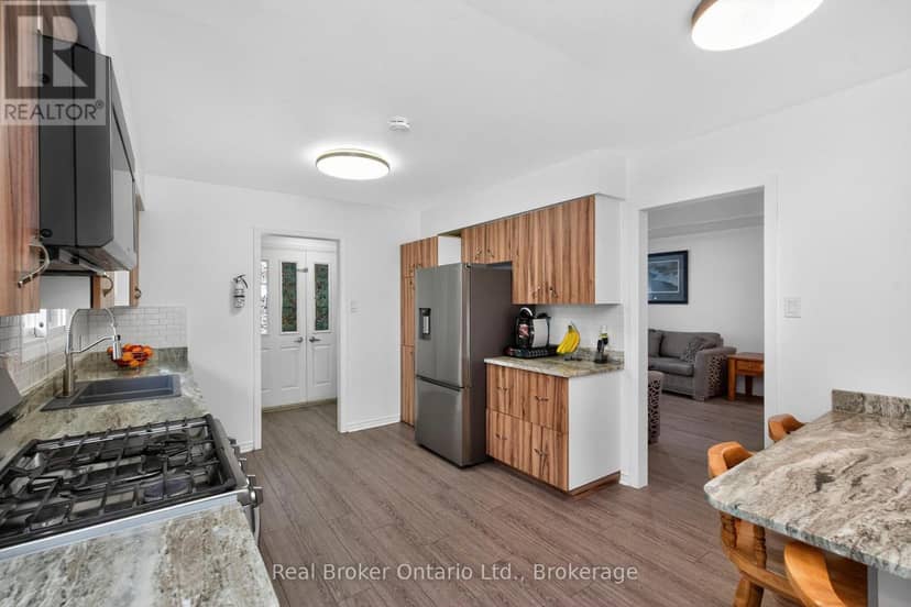 647 Manly Street — photo 13 of 34