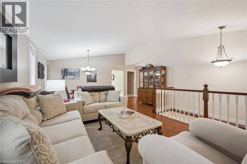 555 KILLBEAR Court, Waterloo, photo 3
