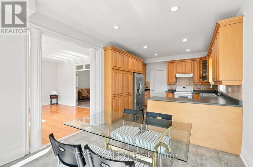 33 Valleyford Avenue, Richmond Hill, photo 3