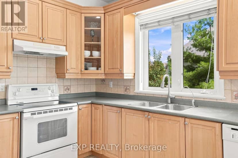 33 Valleyford Avenue, Richmond Hill, photo 4