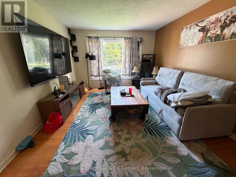 2 Parkview Court, Brockton, photo 5