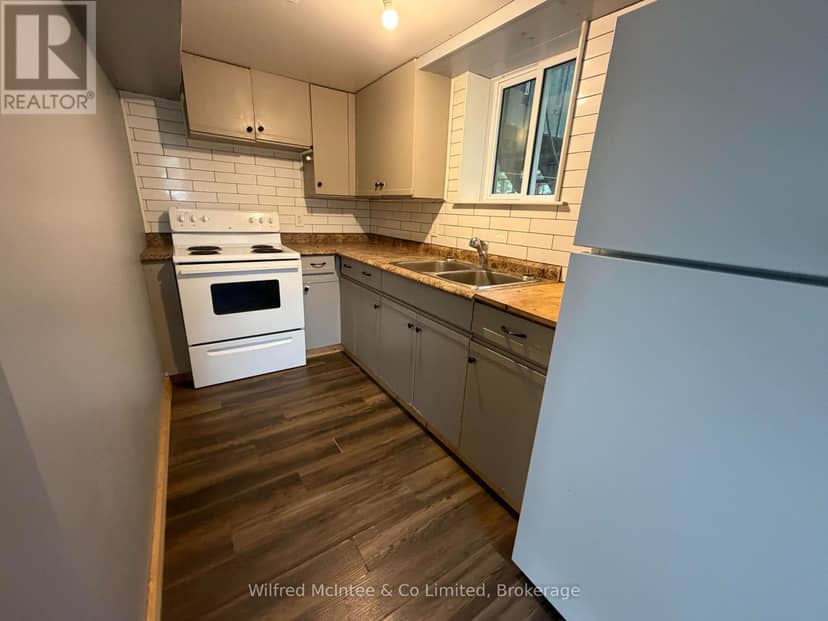 2 Parkview Court, Brockton, photo 8