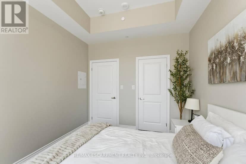 112 - 460 Dundas Street E — photo 14 of 30