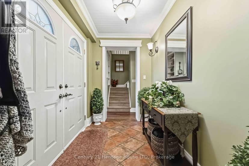 25 Glenview Avenue — photo 5 of 40