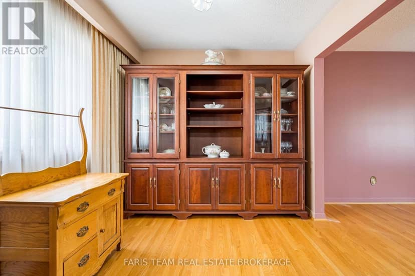 51 Davies Crescent — photo 13 of 40