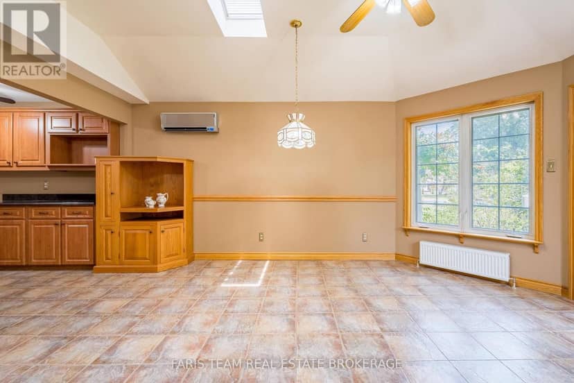 51 Davies Crescent — photo 18 of 40