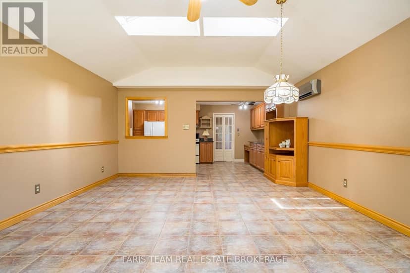 51 Davies Crescent — photo 19 of 40